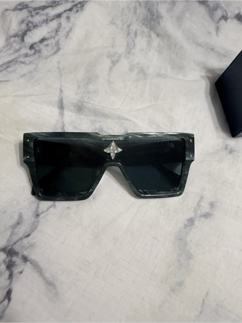 Louis Vuitton sunglasses - Picture 1 of 4